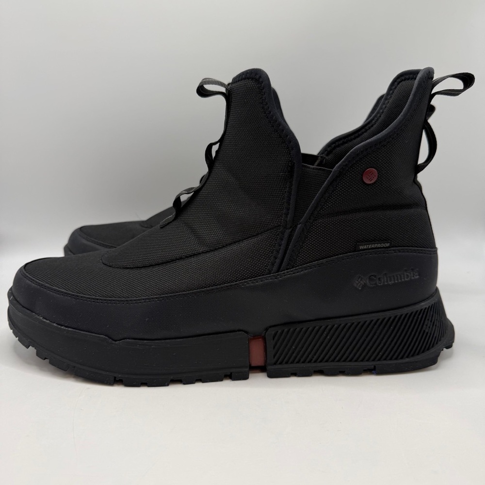 Columbia Men's Black Waterproof High-Top Boots with Maroon Accent LIKE NEW Soles